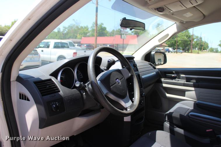 image for item L3156 2010 Dodge Grand Caravan SE van