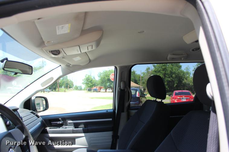 image for item L3156 2010 Dodge Grand Caravan SE van