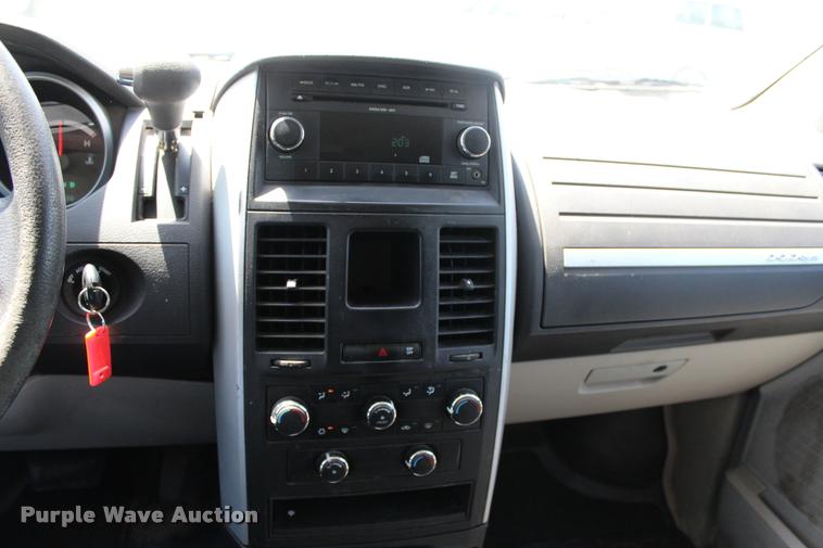 image for item L3156 2010 Dodge Grand Caravan SE van