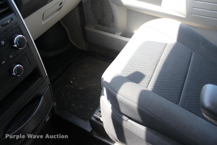 image for item L3156 2010 Dodge Grand Caravan SE van