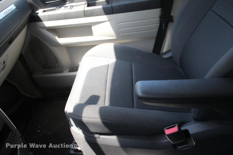 image for item L3156 2010 Dodge Grand Caravan SE van