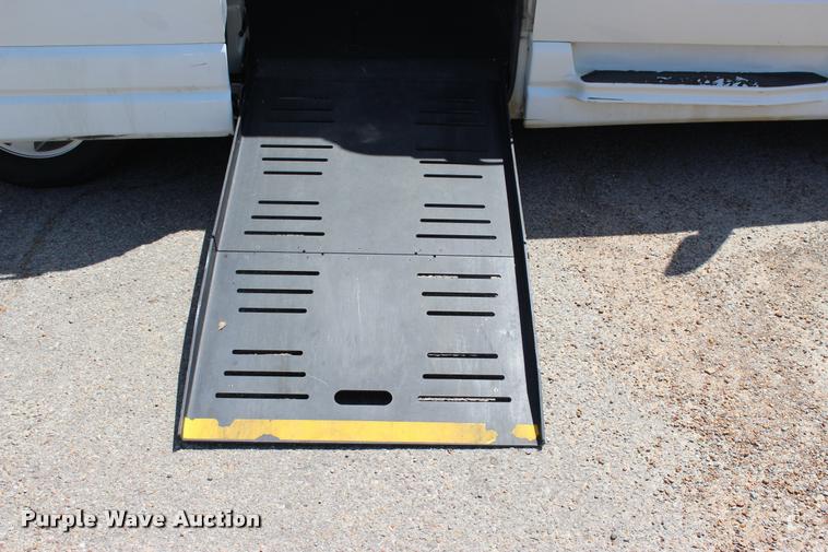 image for item L3156 2010 Dodge Grand Caravan SE van