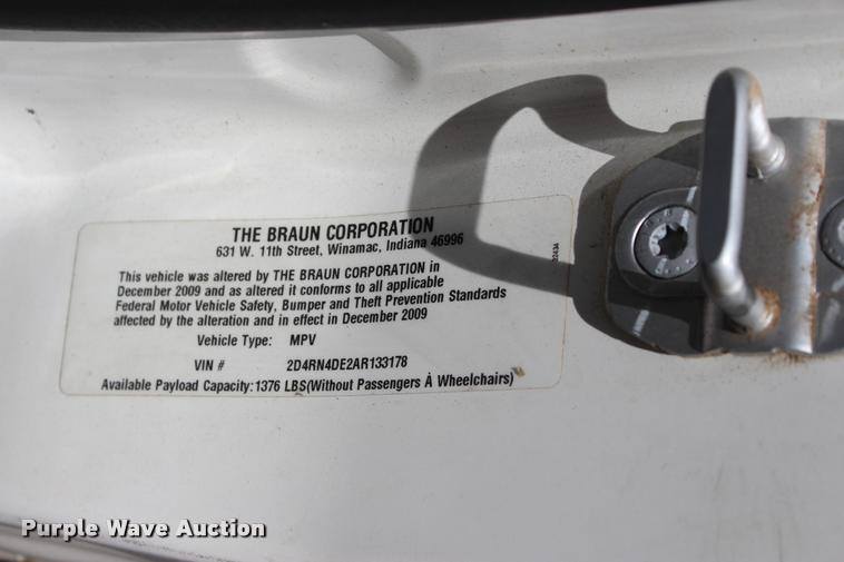 image for item L3156 2010 Dodge Grand Caravan SE van