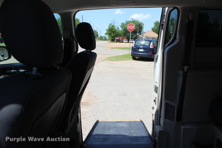 image for item L3156 2010 Dodge Grand Caravan SE van