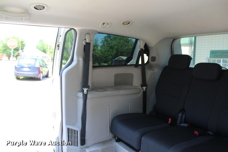 image for item L3156 2010 Dodge Grand Caravan SE van