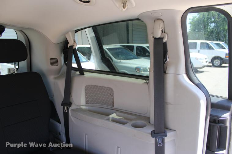 image for item L3156 2010 Dodge Grand Caravan SE van