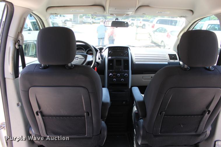 image for item L3156 2010 Dodge Grand Caravan SE van