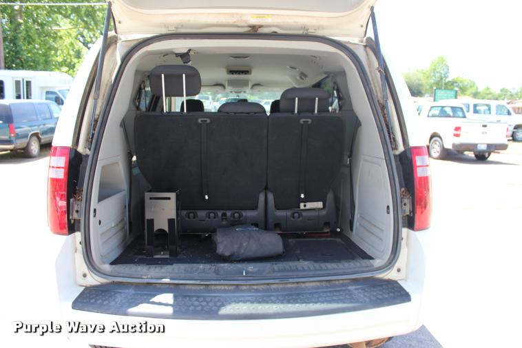 image for item L3156 2010 Dodge Grand Caravan SE van