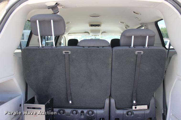 image for item L3156 2010 Dodge Grand Caravan SE van