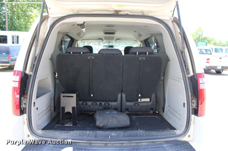 image for item L3156 2010 Dodge Grand Caravan SE van