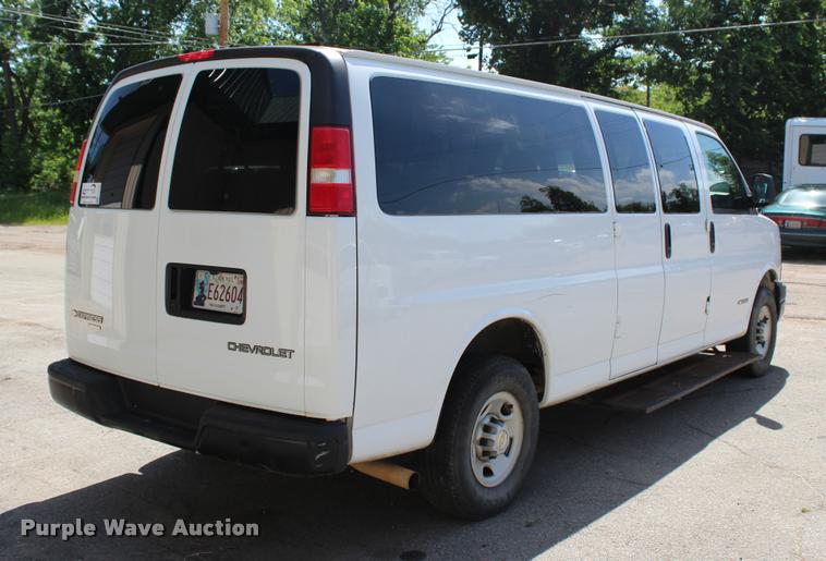 image for item L3157 2006 Chevrolet Express 3500 Extended van