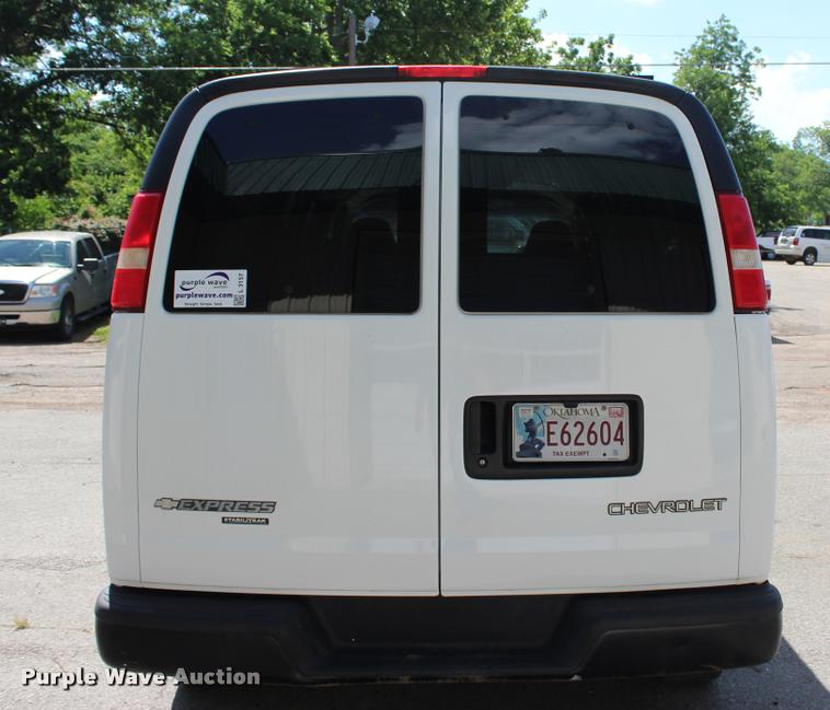 image for item L3157 2006 Chevrolet Express 3500 Extended van