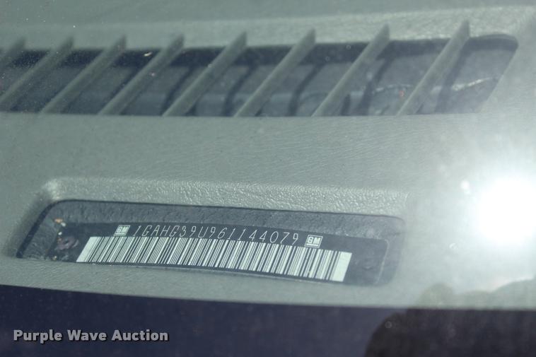 image for item L3157 2006 Chevrolet Express 3500 Extended van