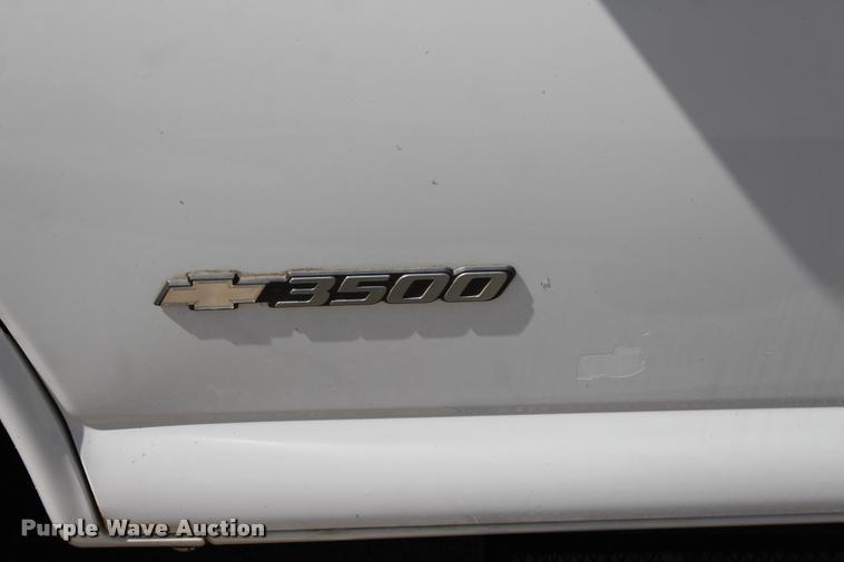 image for item L3157 2006 Chevrolet Express 3500 Extended van