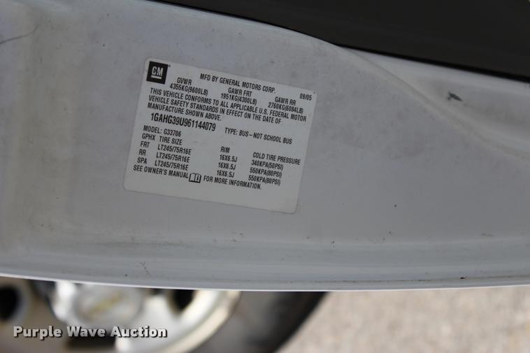 image for item L3157 2006 Chevrolet Express 3500 Extended van