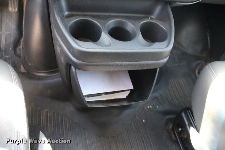 image for item L3157 2006 Chevrolet Express 3500 Extended van