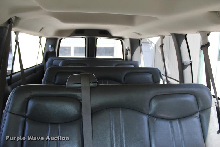 image for item L3157 2006 Chevrolet Express 3500 Extended van