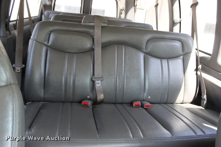 image for item L3157 2006 Chevrolet Express 3500 Extended van