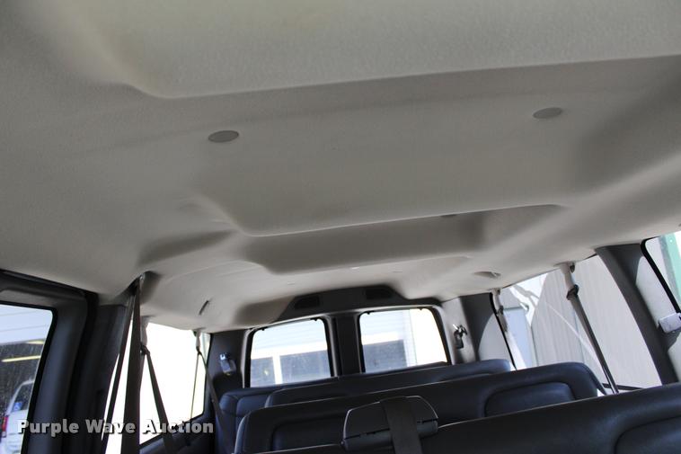 image for item L3157 2006 Chevrolet Express 3500 Extended van