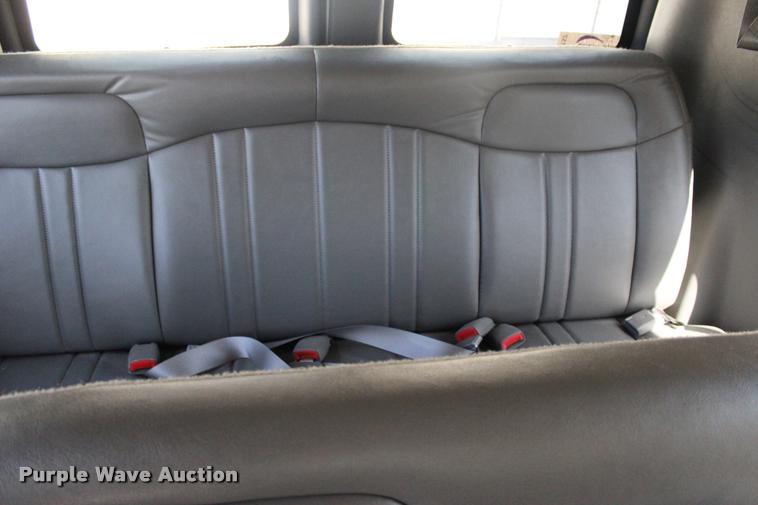image for item L3157 2006 Chevrolet Express 3500 Extended van