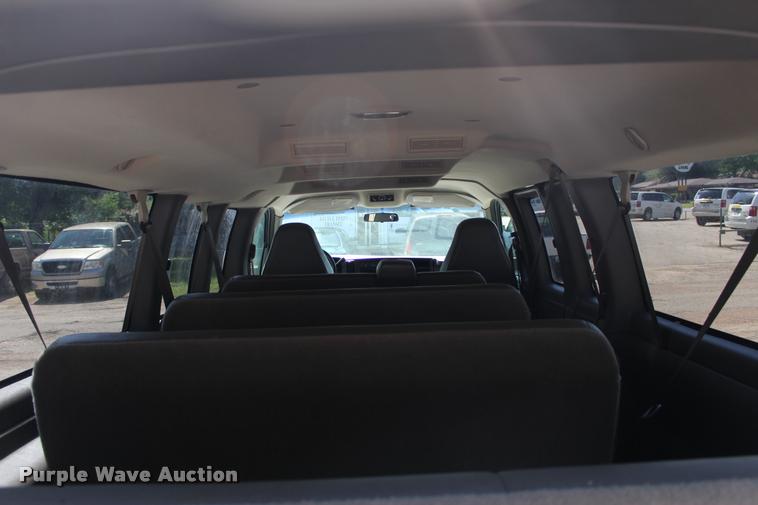 image for item L3157 2006 Chevrolet Express 3500 Extended van