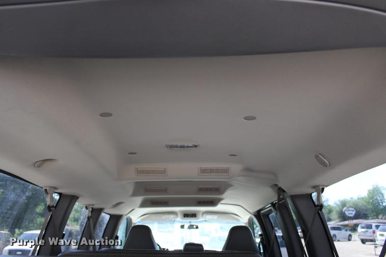 image for item L3157 2006 Chevrolet Express 3500 Extended van