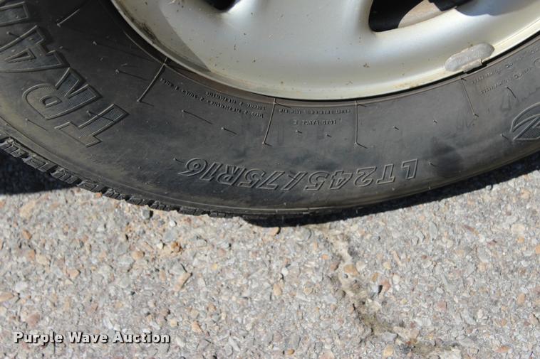 image for item L3157 2006 Chevrolet Express 3500 Extended van