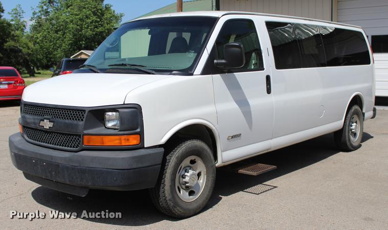 image for item L3158 2006 Chevrolet Express 3500 van