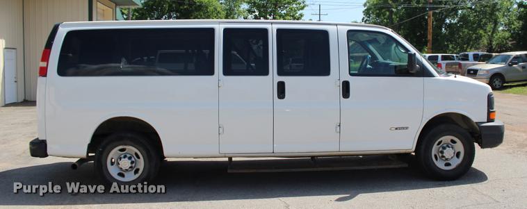 image for item L3158 2006 Chevrolet Express 3500 van