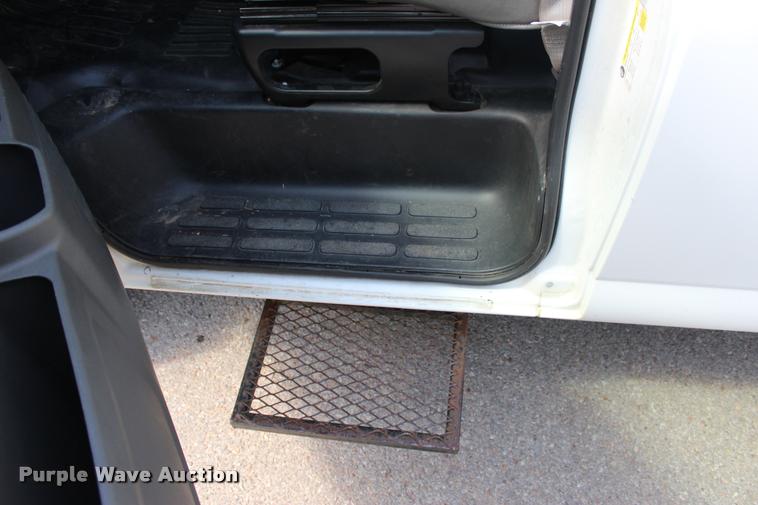 image for item L3158 2006 Chevrolet Express 3500 van