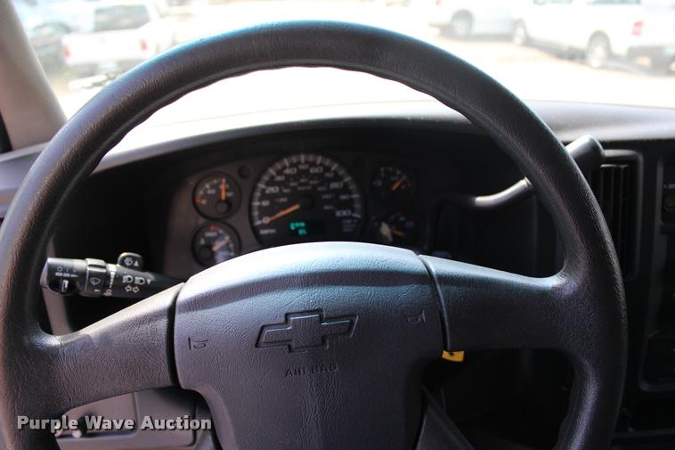 image for item L3158 2006 Chevrolet Express 3500 van