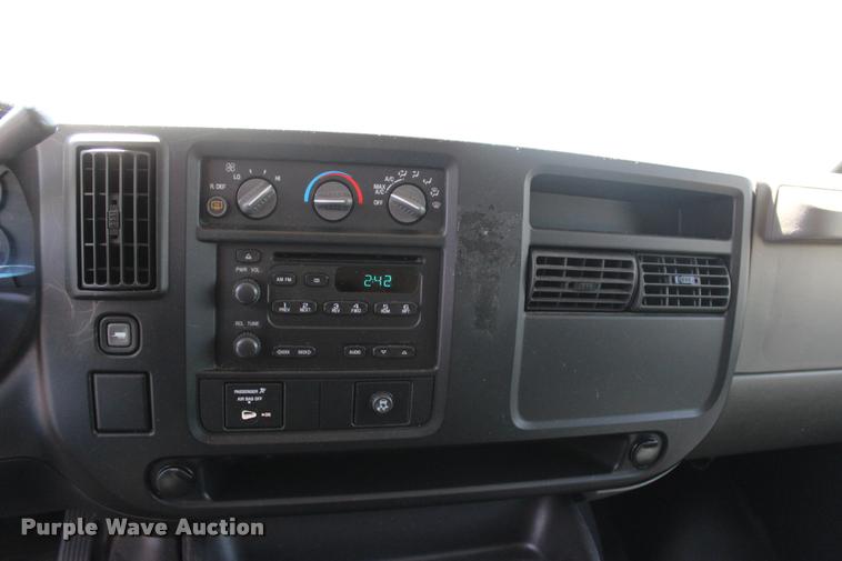 image for item L3158 2006 Chevrolet Express 3500 van