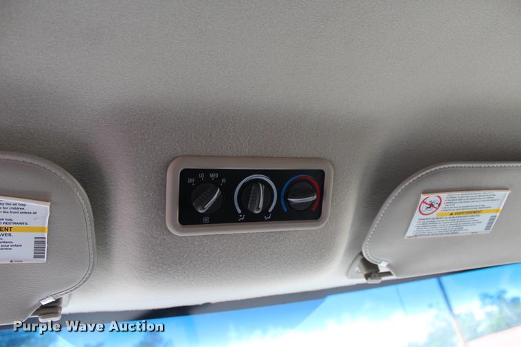 image for item L3158 2006 Chevrolet Express 3500 van