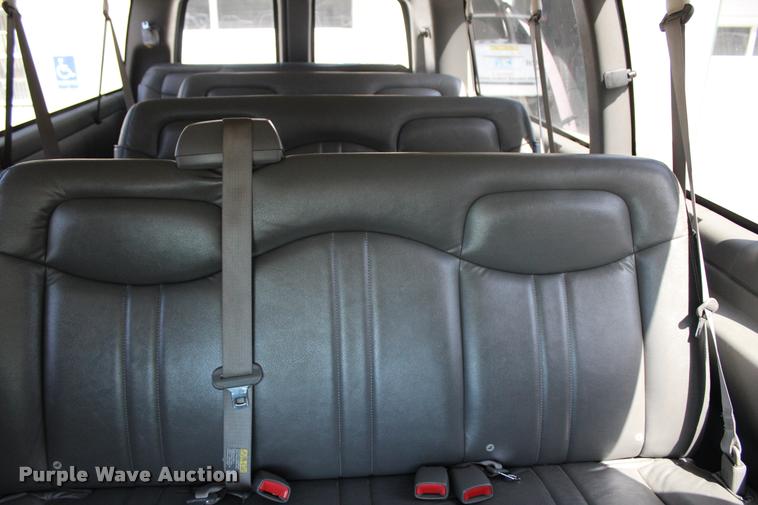 image for item L3158 2006 Chevrolet Express 3500 van