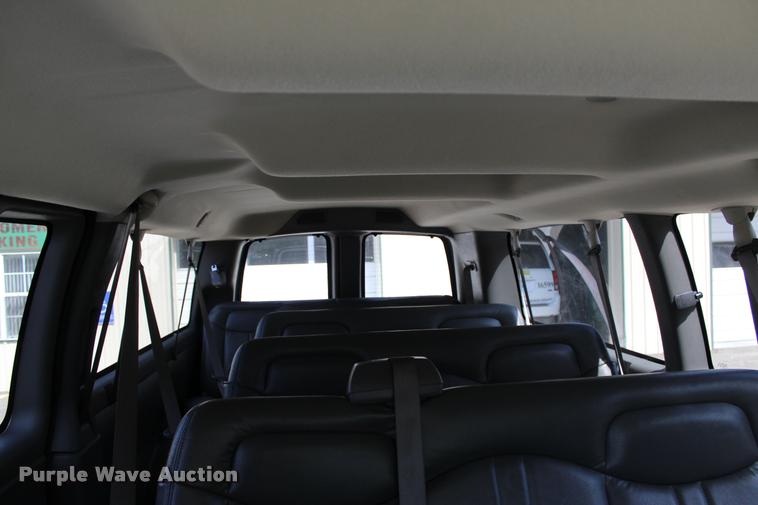 image for item L3158 2006 Chevrolet Express 3500 van