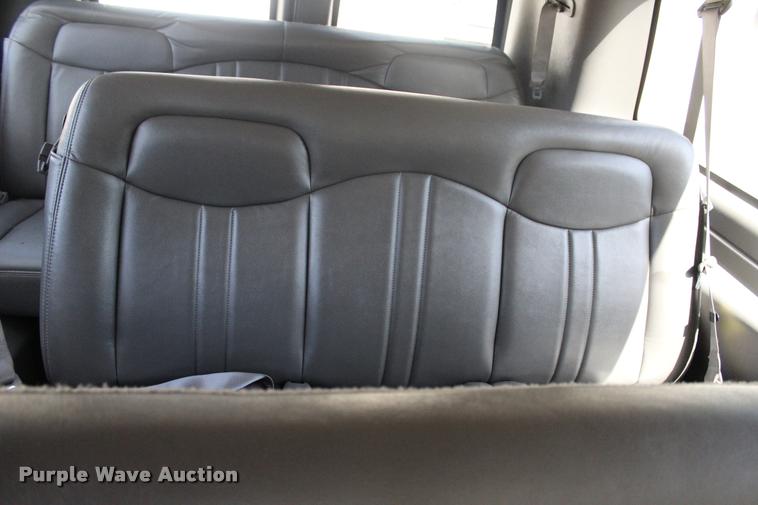 image for item L3158 2006 Chevrolet Express 3500 van