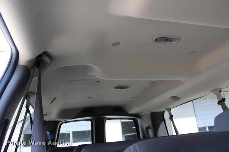 image for item L3158 2006 Chevrolet Express 3500 van