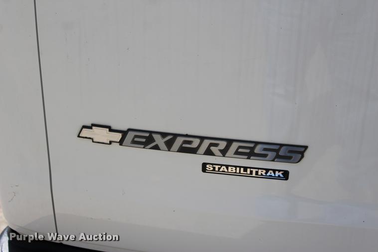 image for item L3158 2006 Chevrolet Express 3500 van