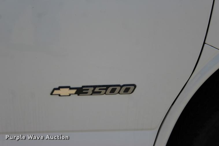 image for item L3158 2006 Chevrolet Express 3500 van