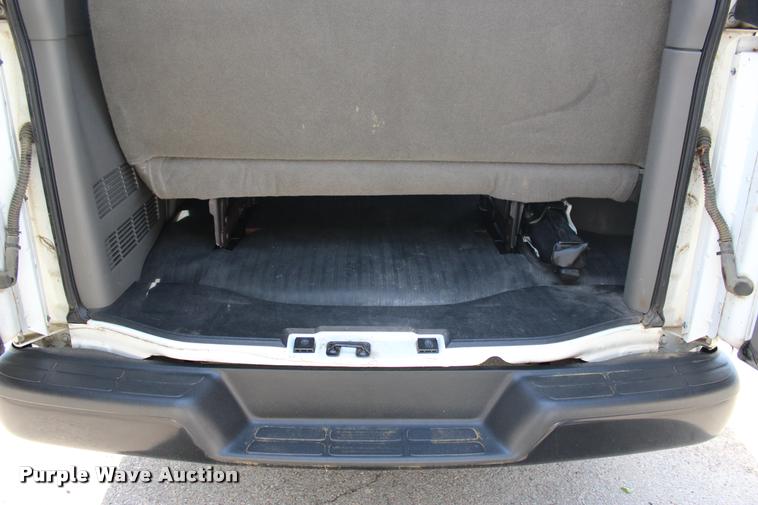 image for item L3158 2006 Chevrolet Express 3500 van