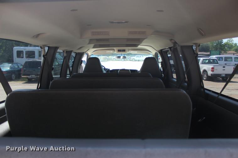 image for item L3158 2006 Chevrolet Express 3500 van