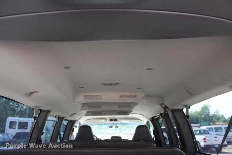 image for item L3158 2006 Chevrolet Express 3500 van