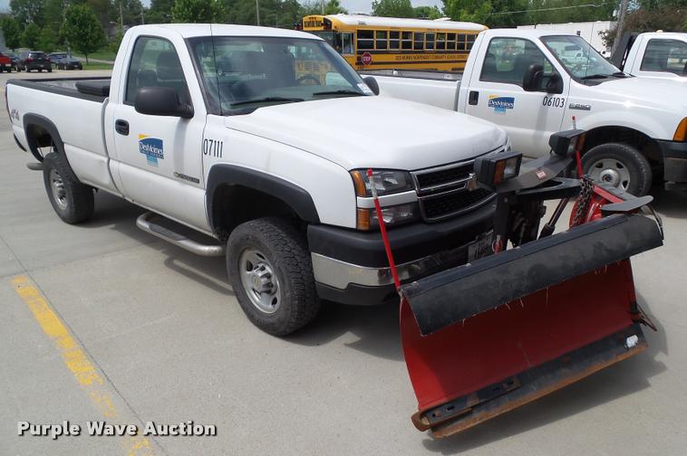 image for item L5564 2007 Chevrolet Silverado 2500HD pickup truck