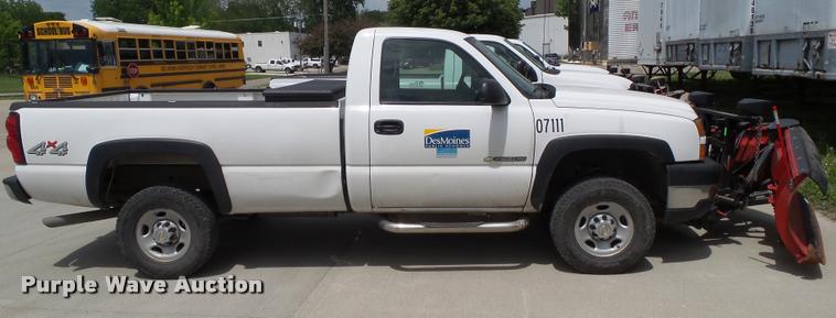 image for item L5564 2007 Chevrolet Silverado 2500HD pickup truck