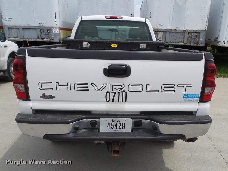 image for item L5564 2007 Chevrolet Silverado 2500HD pickup truck