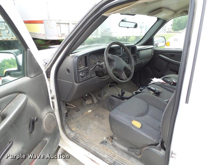 image for item L5564 2007 Chevrolet Silverado 2500HD pickup truck