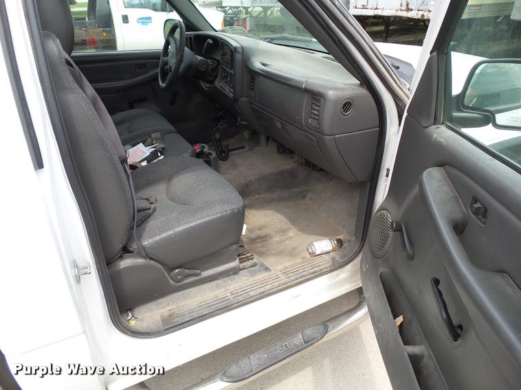 image for item L5564 2007 Chevrolet Silverado 2500HD pickup truck