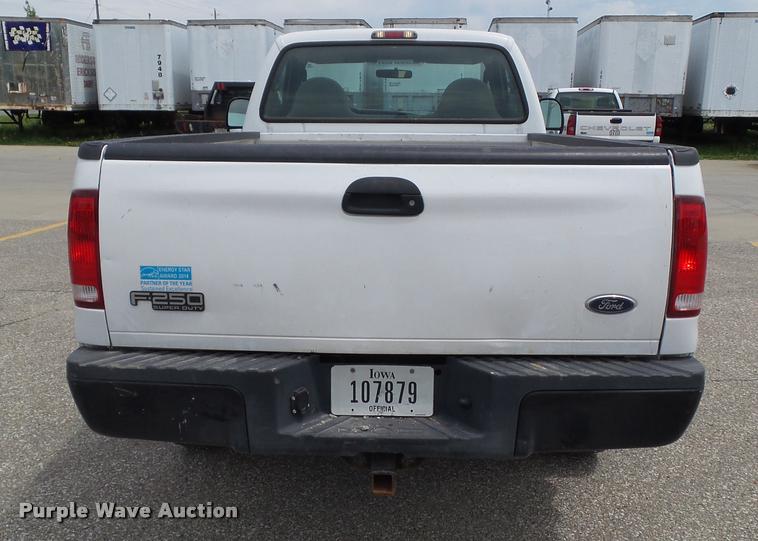 image for item L5565 2006 Ford F250 Super Duty pickup truck