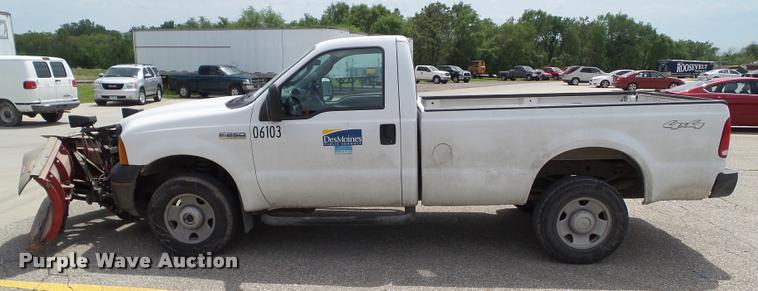 image for item L5565 2006 Ford F250 Super Duty pickup truck