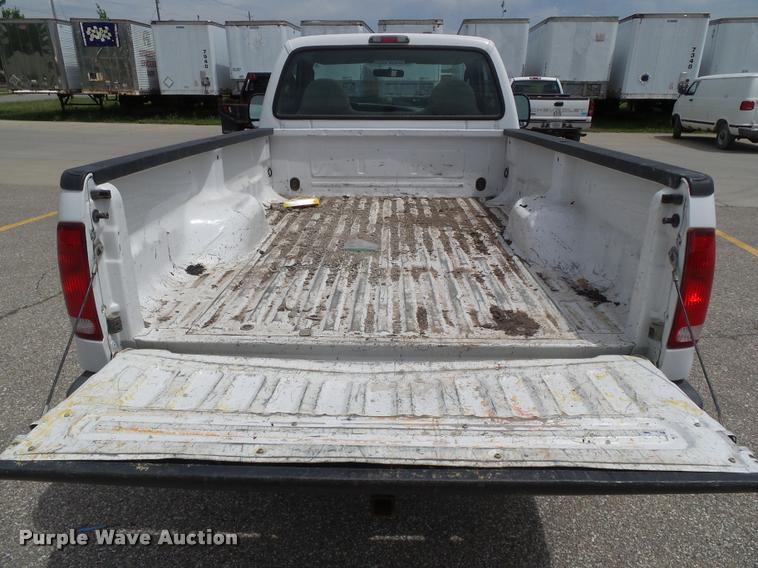 image for item L5565 2006 Ford F250 Super Duty pickup truck